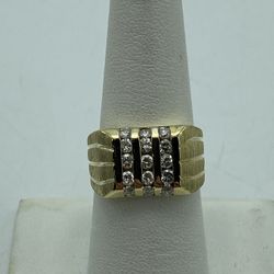 18kt Yellow Gold and .75cttw Diamond Ring