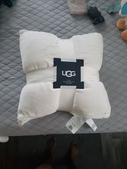 UGG PILLOWS - 2 Decorative Pillows