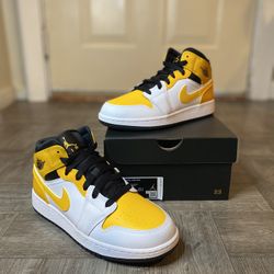 Jordan 1 “University Gold”