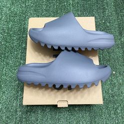 DS Adidas Yeezy Slate Grey size 5