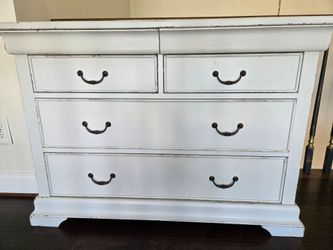 White 6 drawer dresser