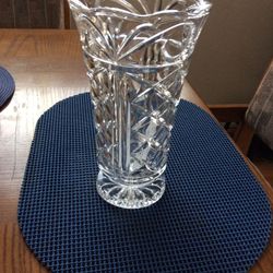             Flower Vase  Beautiful  9”H Clear  Glass Heavy Bottom      