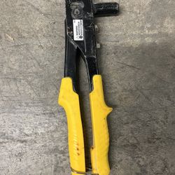 Stanley MR33 medium-duty riveter