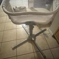 Bassinet Free