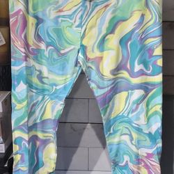 Cropped Capri Leggings 
$4 each (One Available In Size XL 15-17, One Available In Size XXL 19 and Three Available In Size XXXL 21)