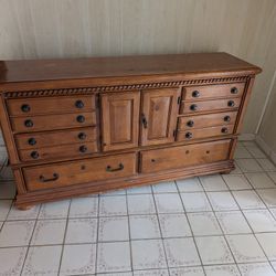 Wynwood Wood Dresser With Mirror