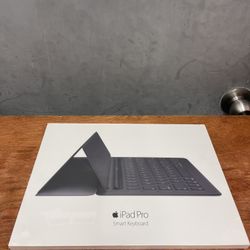 Smart Keyboard Folio for iPad Pro 12.9-inch (6th generation) - US English
