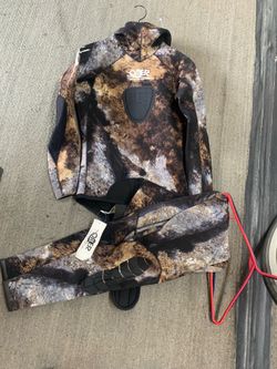 OMER New Hooded 2 Piece Spearfishing Wetsuit. ML Top L Bottom