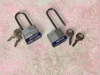 Like New | SEPOX® Heavy Duty Outdoor Padlock Keyed-Alike 2-3|8" Extra Long Shackle 2 Pack