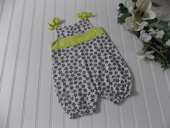 Amy Coe Baby Girl 9 Month White Black Floral Romper Short Outfit Lime Green Trim