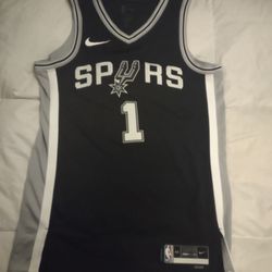 San Antonio Spurs Jersey Size Medium 