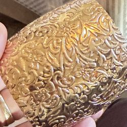 Vintage Gold Tone Thick Broad And Well Designed Cuff