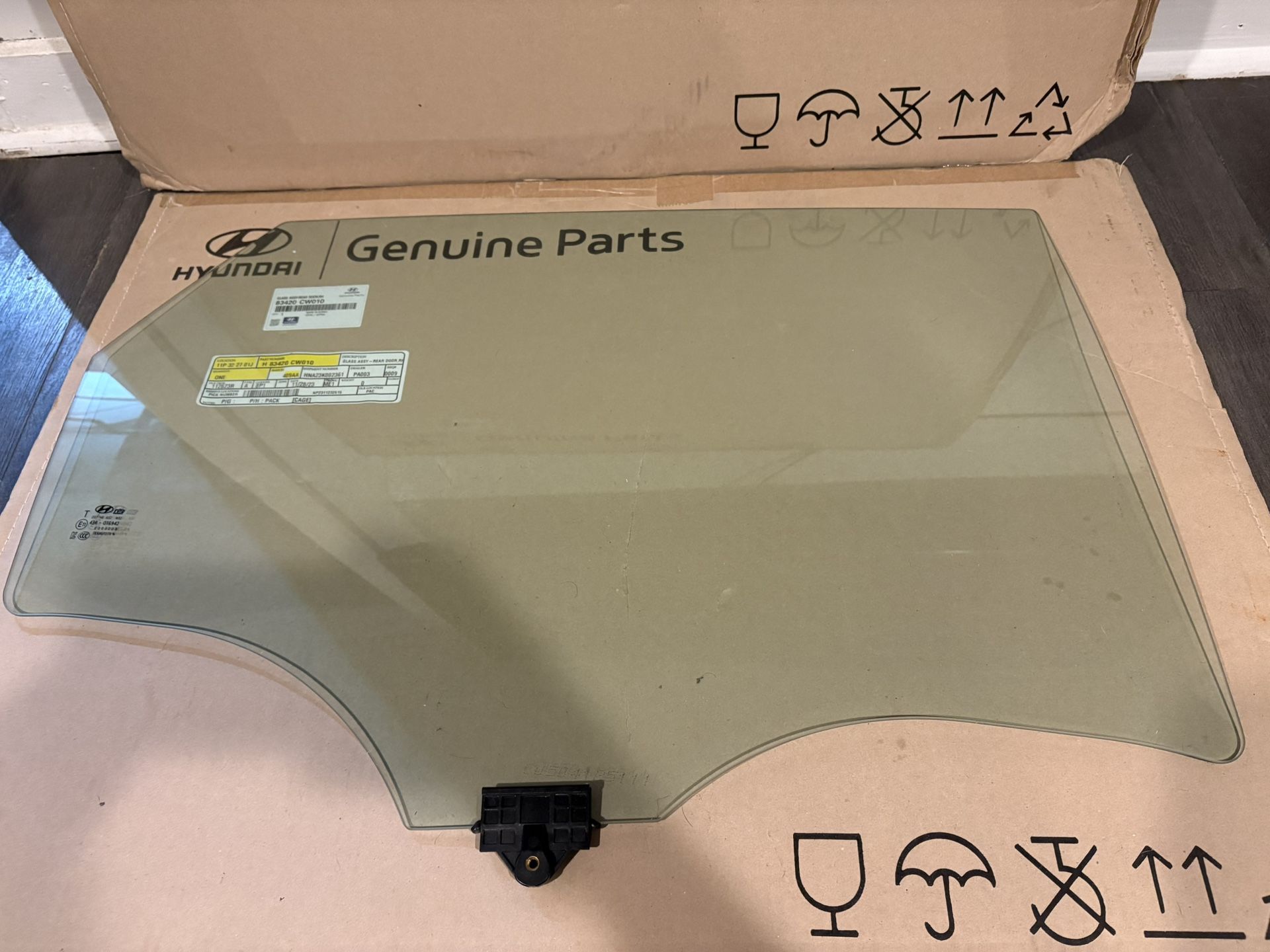 22-24 HYUNDAI TUCSON Passenger Rear Glass