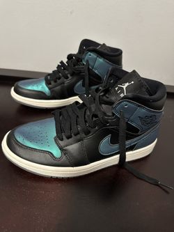 NIKE AIR JORDAN 1 MID