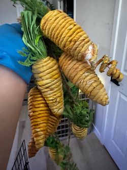 Carrot garland