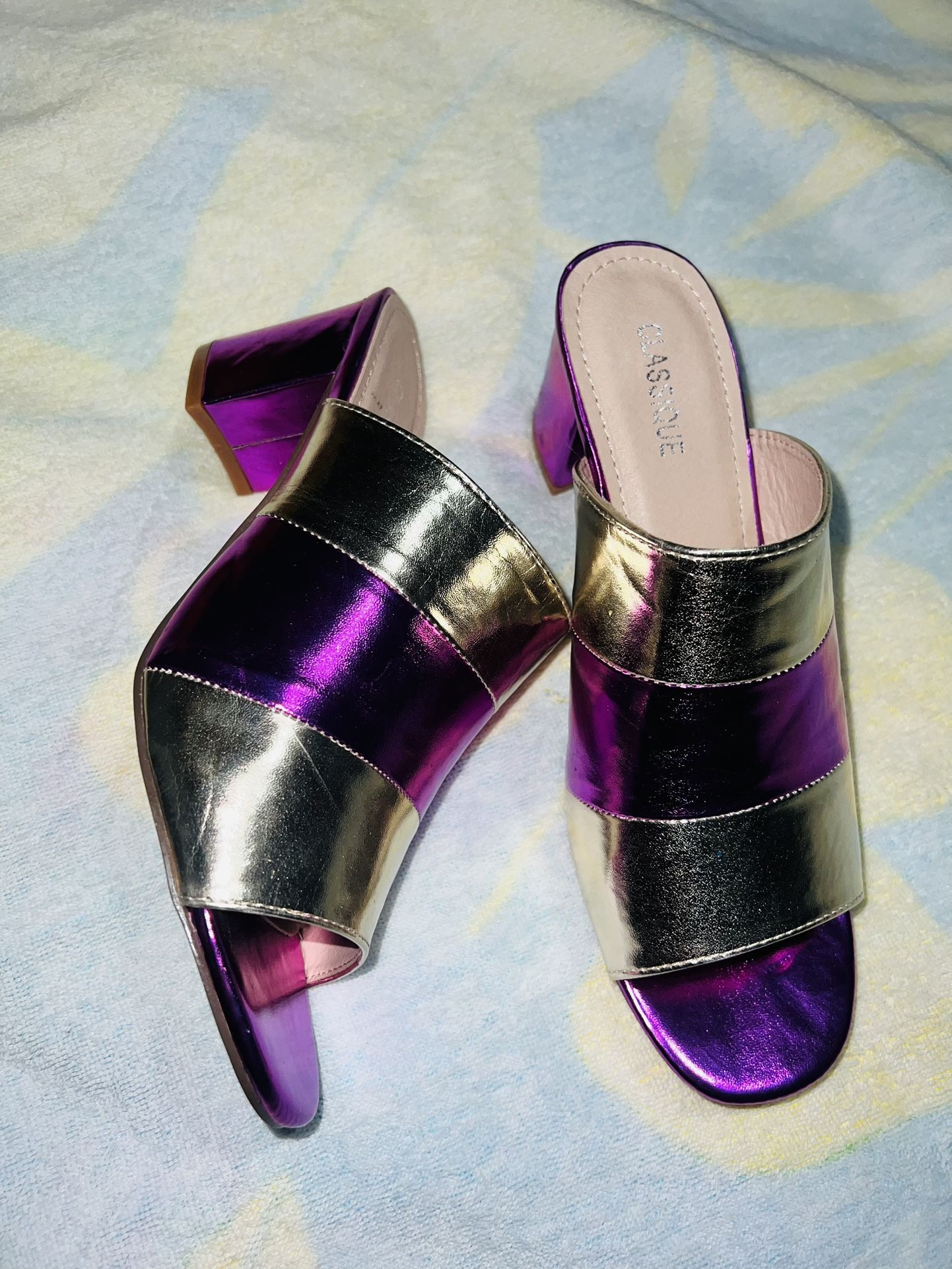 Nice CLASSIQUE women’s high shoes size (8) like new only $20