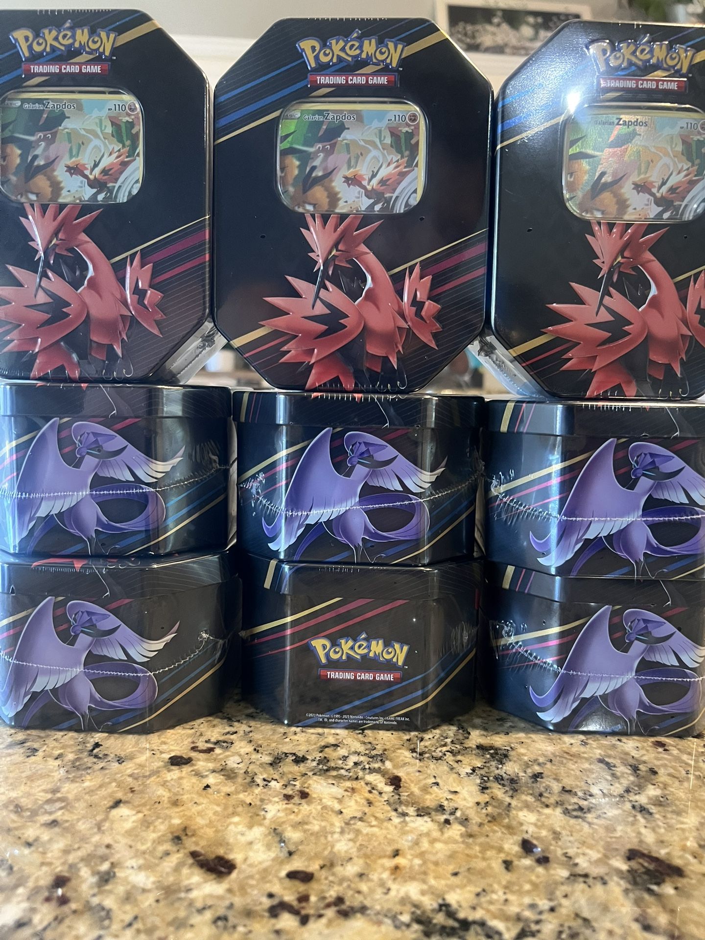 Pokemon Crown Zenith Tin