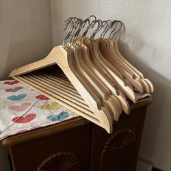 33 wooden hangers