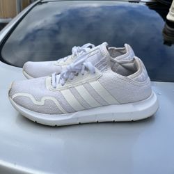 adidas Swift Run white (Size 9.5) Mens