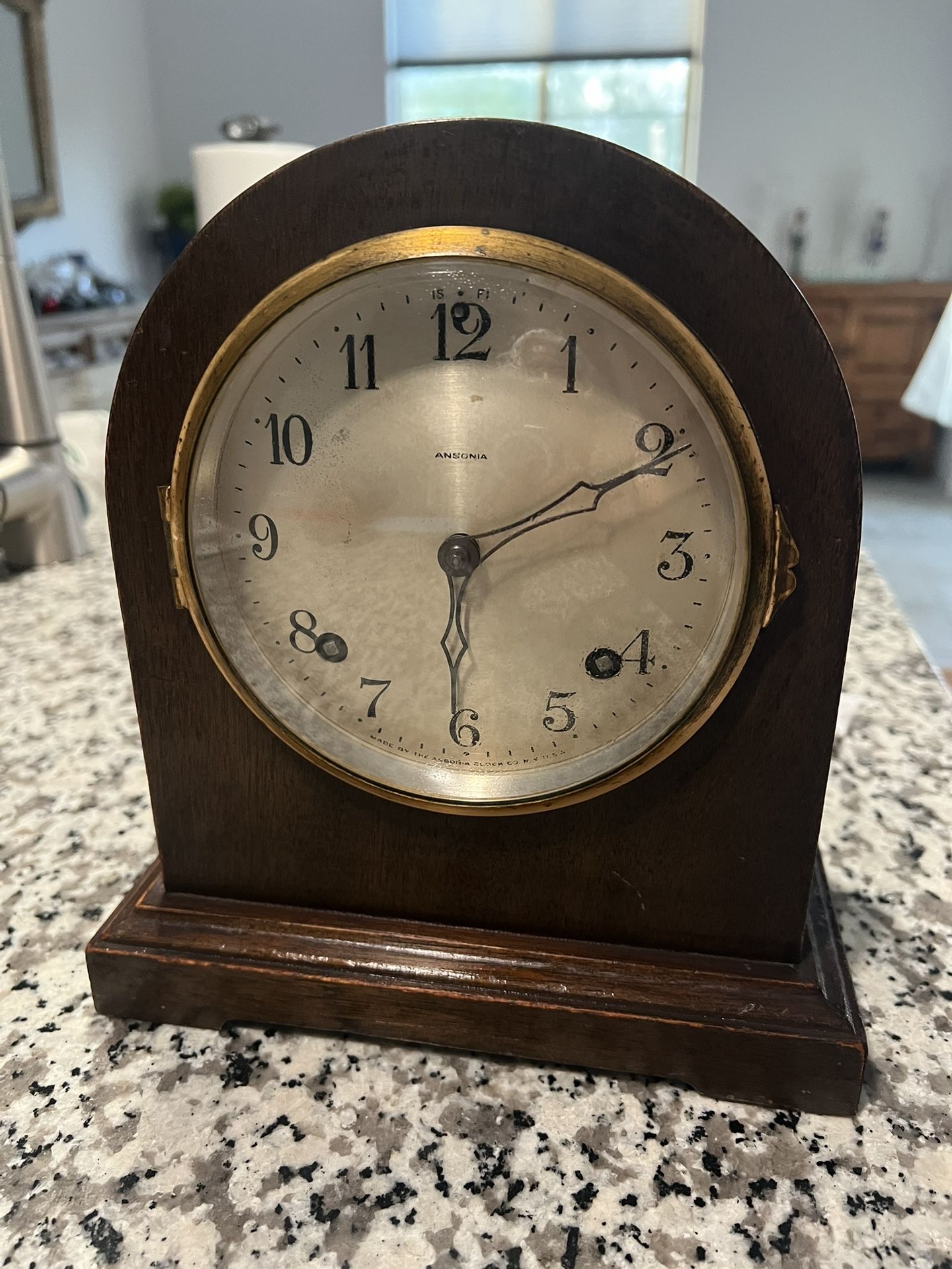 ANTIQUE MANTEL CLOCK