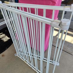 8 Panels White Baby Fencing 