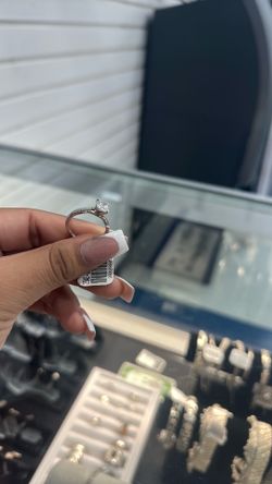 Anillo de compromiso de plata