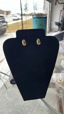 Gold tone Earring 