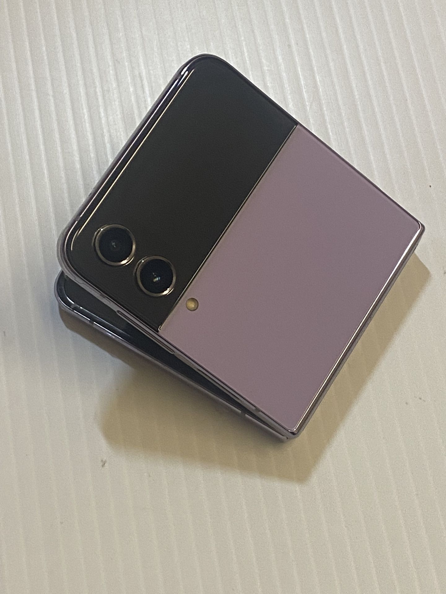Galaxy Flip 4 Fully Unlocked 