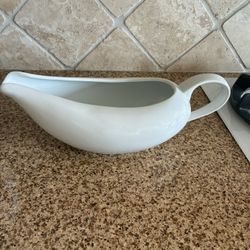 LARGE GRAVY BOAT 