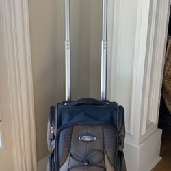 NWOT SKYWAY Rolling Backpack Carryon Luggage Suitcase - QUALITY 