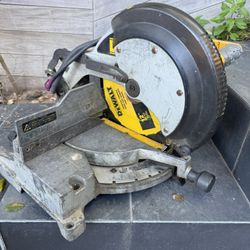 De Walt 12" Mitre Saw