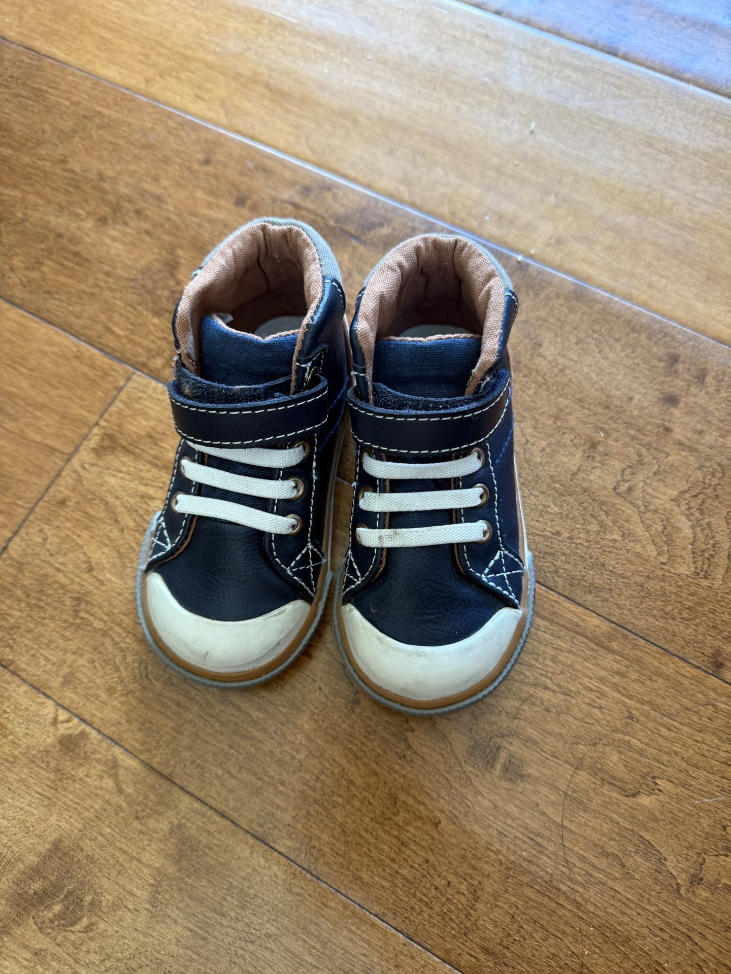 See Kai Run - Dane Navy Leather High Top - size 6