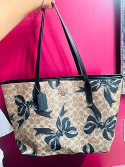 City Coach tote Bag In Signature Canvas With Bow Print