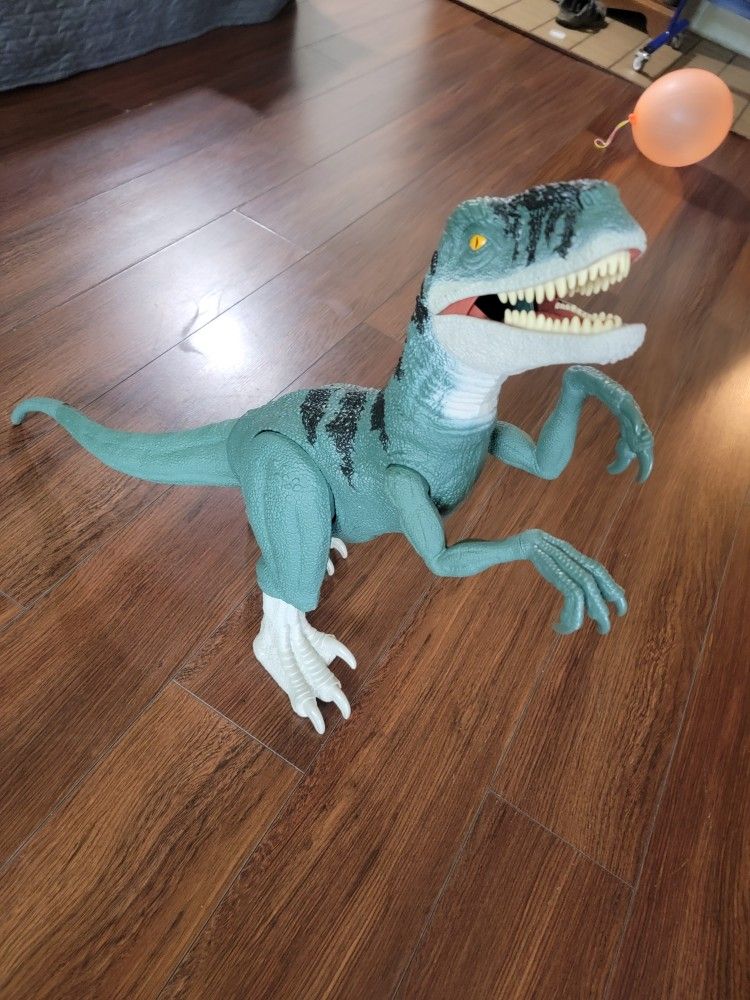 Colossal Atrociraptor action figure