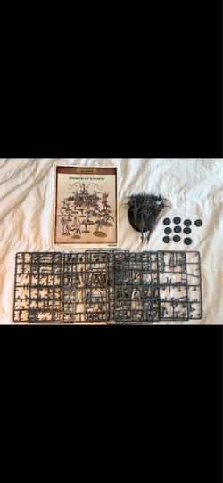 Warhammer 40k AOS Start Collecting Slaanesh Exalted Seeker Chariot - Partially Built, Sprues\Bases