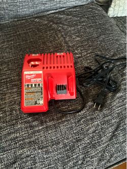 Battery charger Milwaukee