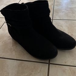 St. John’s Bay Women’s Size 11 Boots 