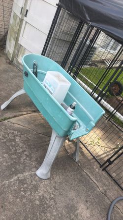 Dog bath, dog house