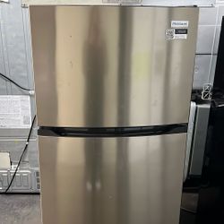 FRIGIDAIRE STAINLESS STEEL TOP FREEZER REFRIGERATOR 14 CF 
