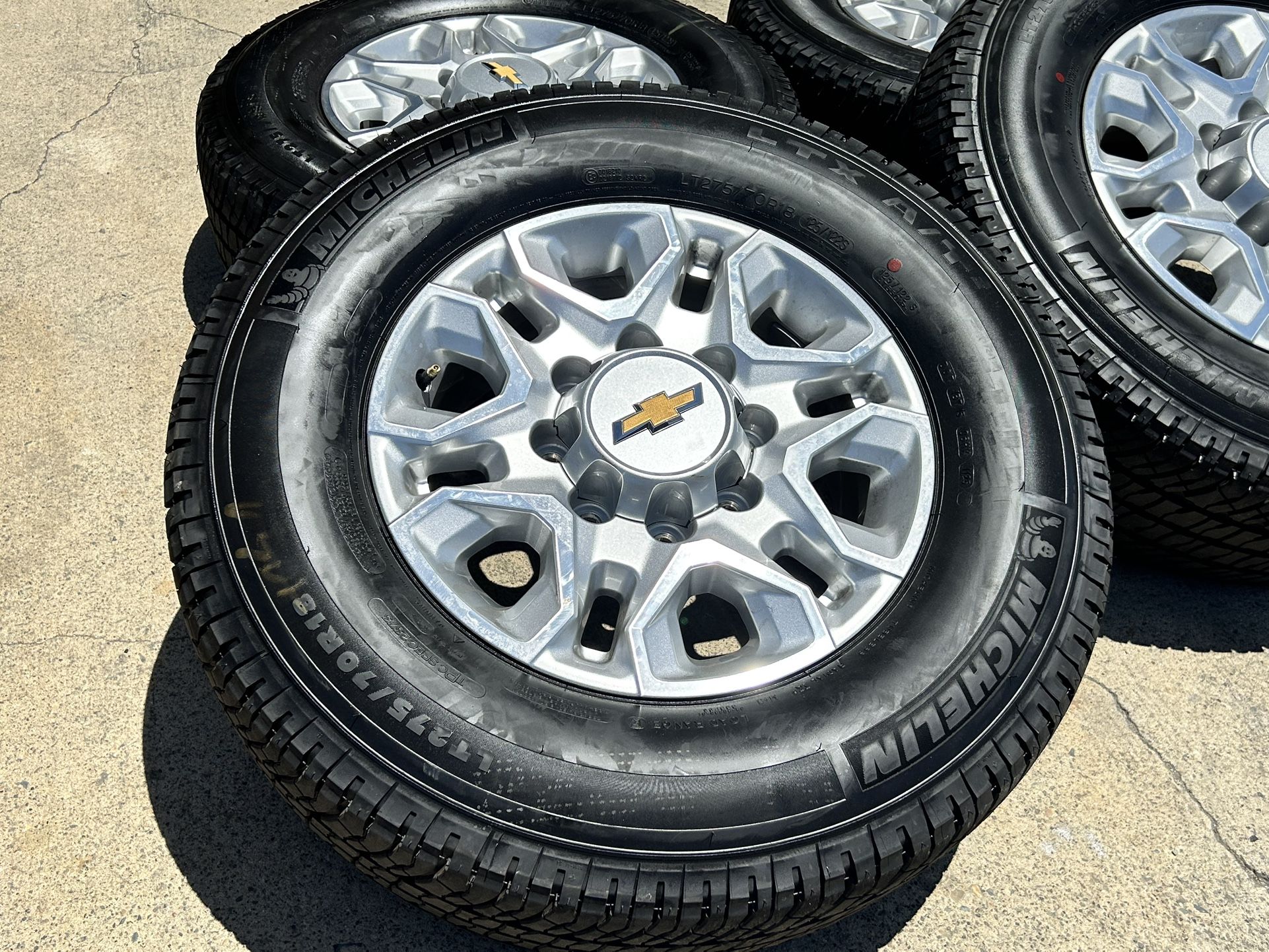 4x 18" 2023 Chevy Silverado 2500HD GMC 3500hd Wheels Michelin LT275/70R18 NEW