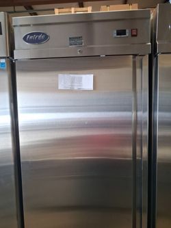 Reach in freezer
