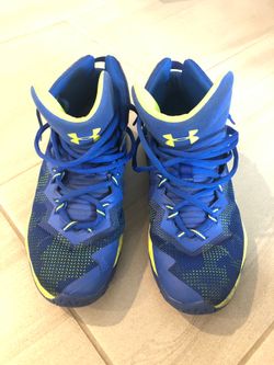 Boys under armor size 5Y shoes