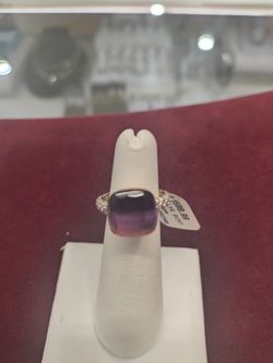 18k solid gold diamond ring on the side 8.7 grams size 4 layway available 10% Dwon if you interested please make sure you ask for Maribel thank you