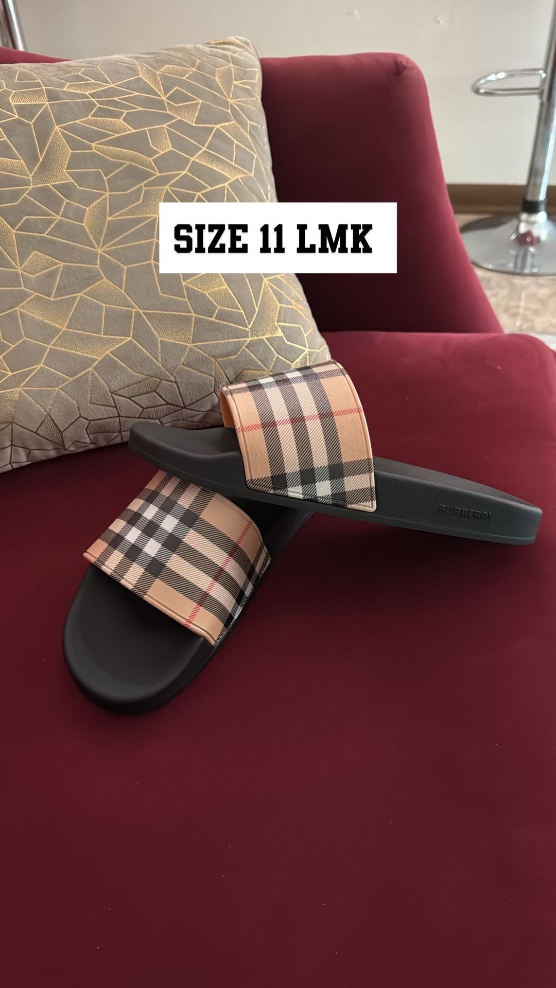 SZ 11 Burberry With Box Brand New