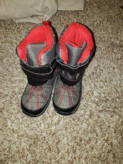Carters size 12 snow boots