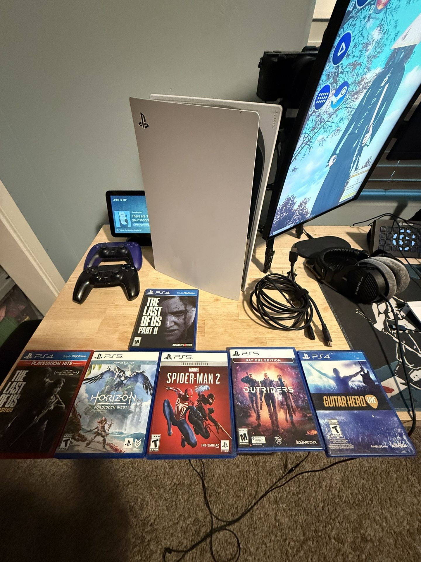 ps5 disc  with 2 remotes 5 games