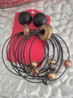 Hoops earrings