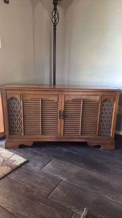 Record Player with AM/FM Radio Cabinet