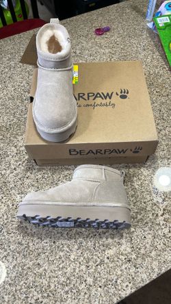 BearPaw boots size 2Y