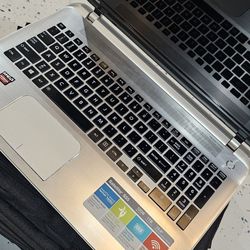 Working Toshiba S55 Laptop With Case